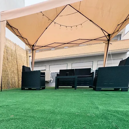 Hope Skyview Apartament *